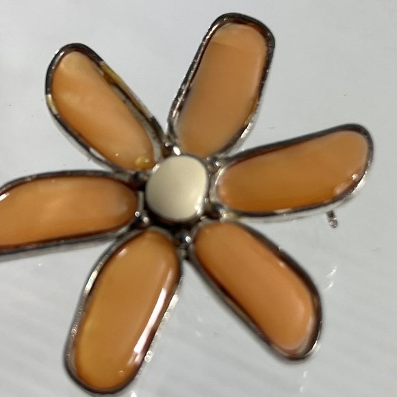 Flower Brooch Pin Pendant Silver Tone Enamel Peach 1.5" Across Daisy - Picture 4 of 6